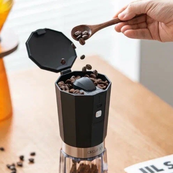 Кофемолка аккумуляторная Circle Joy Electric Coffee Grinder, чёрно-серебристая